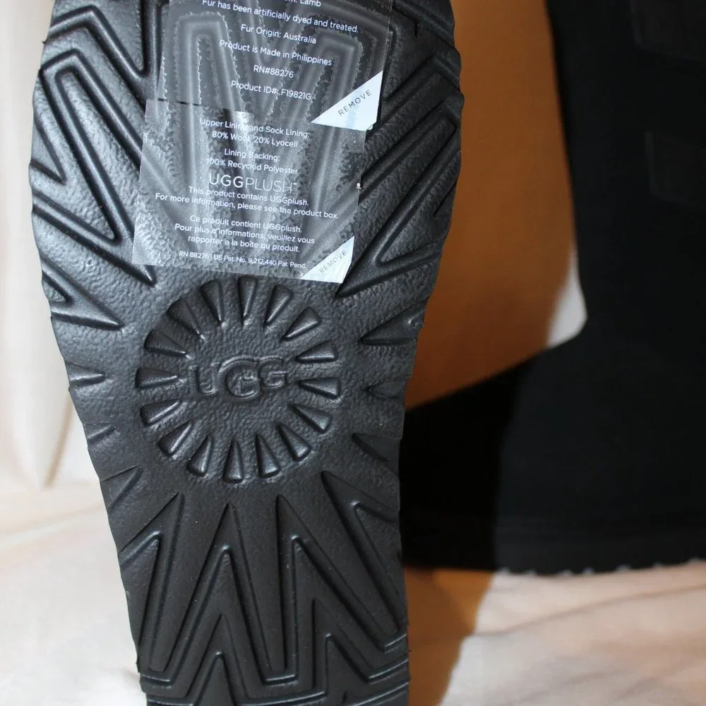 NIB UGG‎ WOMEN'S TALL MOTO  SUEDE SPILL SEAM SHEARLING BUCKLE BOOTS BLACK